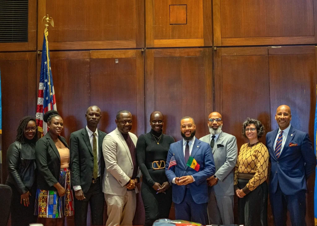 Collaboration Boston /Sénégal :
Séance de travail à l'hôtel de ville de Boston avec  Mr Segun Idowu, chef du Bureau des opportunités Économiques et de l'inclusion de la ville de Boston et l’équipe municipale de la ville de Boston.
